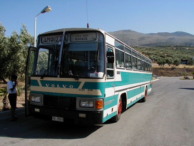 ギリシャではこんなバスで移動してました。