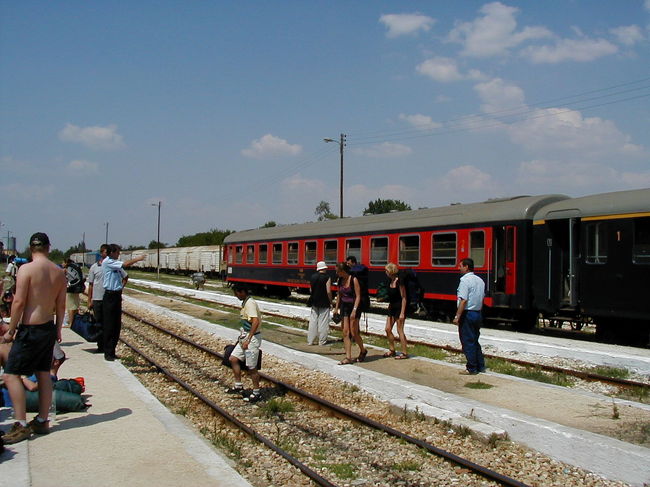 鉄道で国境越えるのもいい体験でした。<br />ヨーロッパはパスポートに押されるのスタンプが<br />一緒です。飛行機で入出国すれば飛行機のスタンプ<br />鉄道なら当然鉄道のスタンプです。<br />バスのときは車のスタンプだったかな。