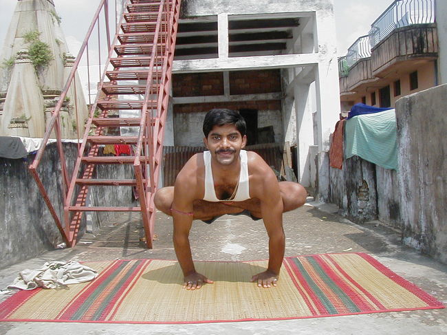 ヨガの先生らしく、宣伝用の写真がほしいとのことで、撮ってほしいと頼まれました。<br />