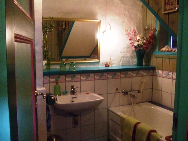 どこもかしこもかわいくて、きゃあきゃあ言いっぱなしでした。<br /><br />真っ赤なハート型の石鹸、いい香りのバスフォーム、鮮やかな花柄のトイレットペーパー、、<br />乙女心わしづかみ！！<br />