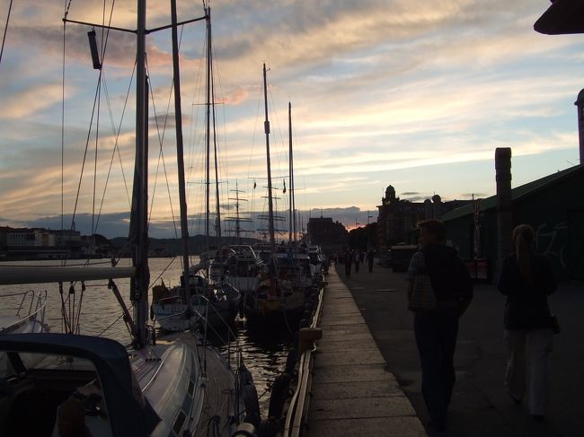 10時過ぎくらい、夕暮れが我々の痛むこころを優しく慰めます。<br />いちまんえん、、、