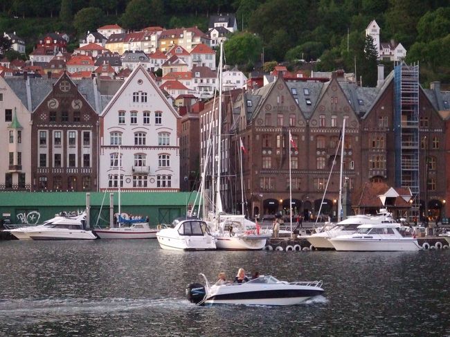 貧乏な私たちをよそに、クルージングを楽しむセレブマダムが街を闊歩しておりました。<br />みんな見るからに金持ちそうなのよね、、、