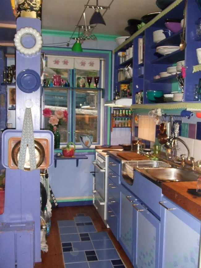 かわいさにコーフンしつつも、残った朝食を昼食にするため、サンドイッチにしてナプキンに包むのはぬかりなく。<br />節約、節約。<br /><br />チーズとサーモンが特においしかったっす。<br />生のパイナップルとかも手に入るんですねー。