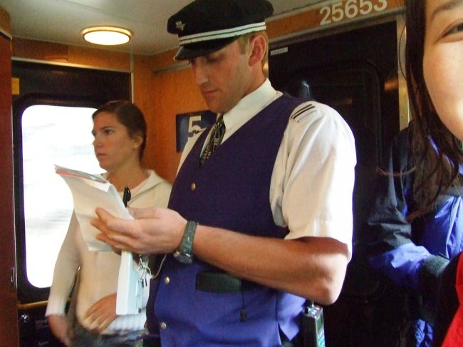 イケメン車掌をコソ撮り。