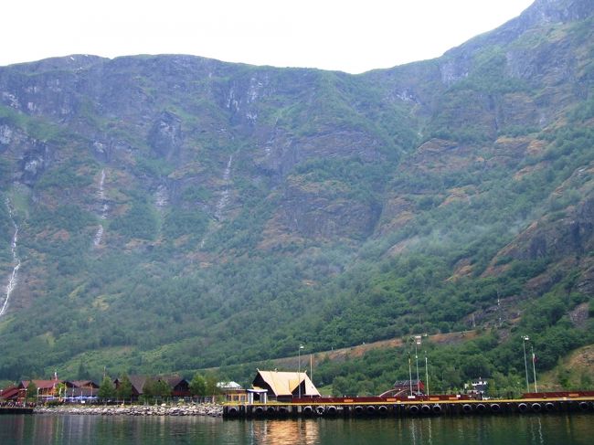 フロムは、こーんなとこにある小さい町です。<br /><br />インフォでハイキング用の地図をもらえるよ〜