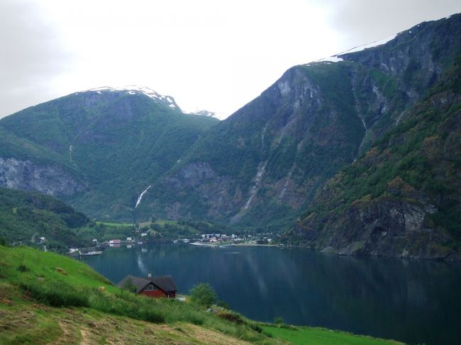 クルーズの後は、ハイキングに行きました。<br />小高い山に登ったら、これまた素晴らしい景色で。