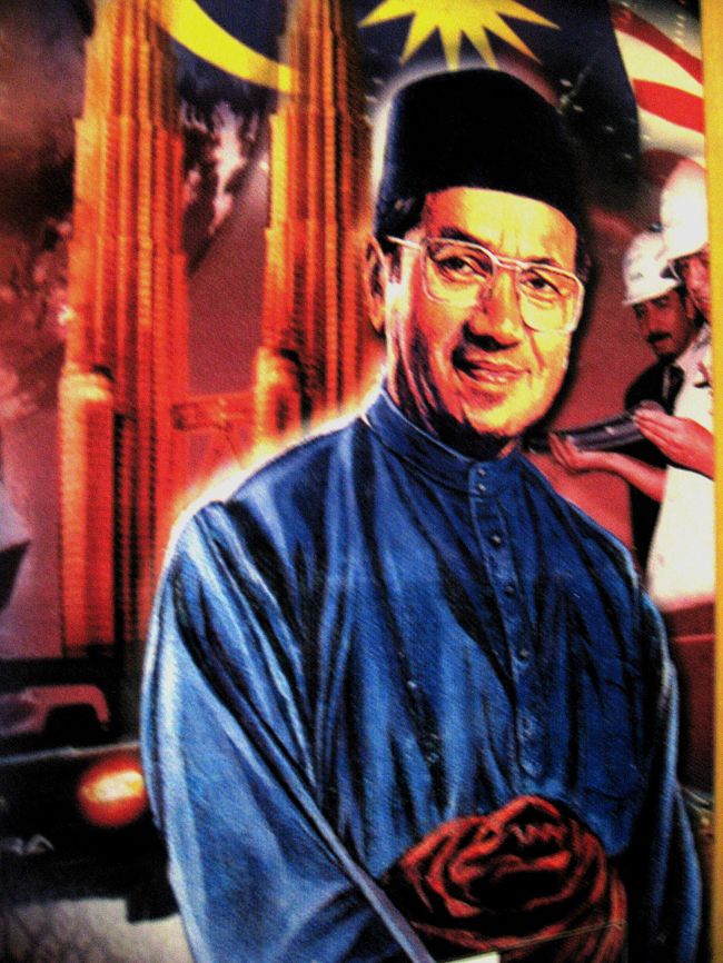 写真は第4代首相のマハティール・ビン・モハマド氏です。世界的に知られた宰相でした。1981年から2003年までの首相でした。