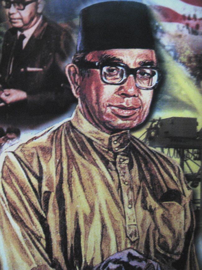 1957年独立時の初代首相のトゥンク・アブドゥル・ラーマン氏です。「マレーシア独立の父」と呼ばれています。1957年から1970年までの首相でした。1990年、87歳で亡くなりました。