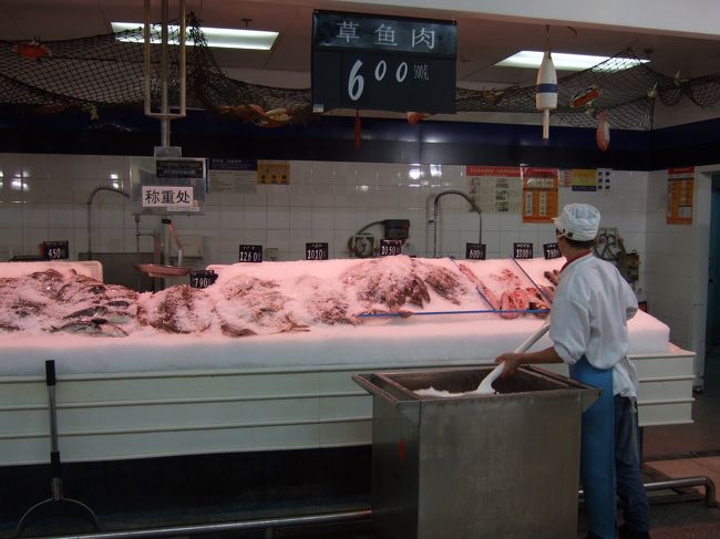 魚には氷をぶっ掛けます。