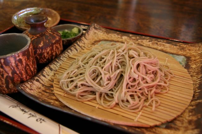 美山産のそば粉を使った１０割そばを注文。１日限定20食につられちゃいました^_^;でも味音痴なので、１０割と言われてもピンときませんが。。。