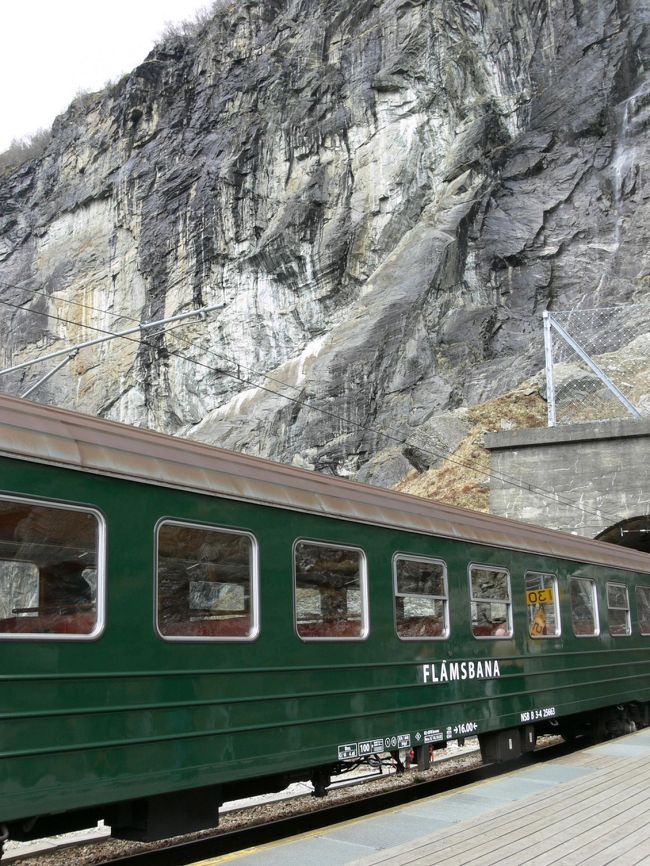 停車中のフロム鉄道。