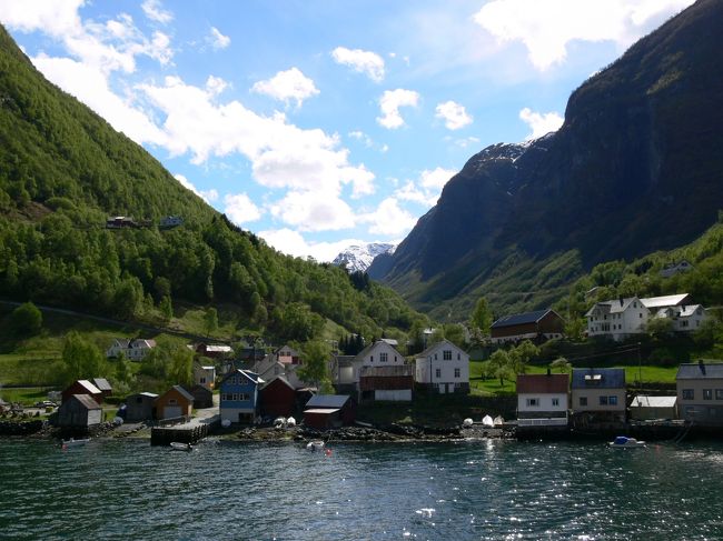 小さな村？所々にある集落は皆素朴で美しい。