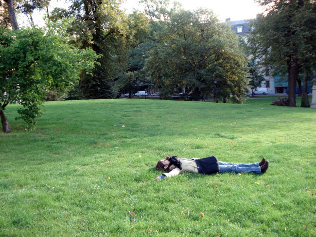 気持ちの良さそうな芝だったので、ちょっと寝そべってみました。