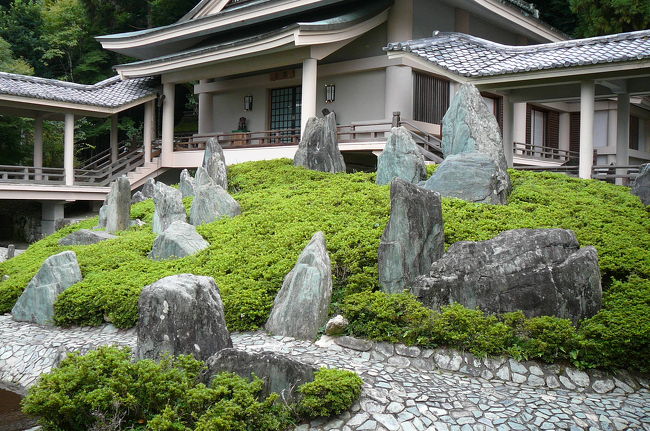 重森三玲（昭和の作庭家）の足跡を辿る：松尾大社（曲水・即興