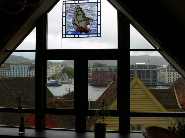 ラディソンSASロイヤルホテル。<br />ラウンジから港が見えます。