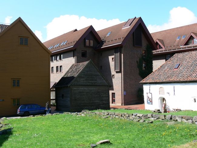 家がひしめき合っています。