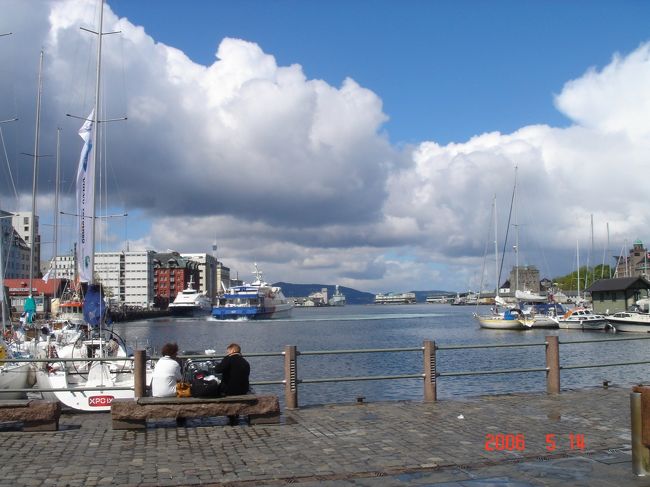 ベルゲン港。本当に沢山の種類・数の船が停泊しています。