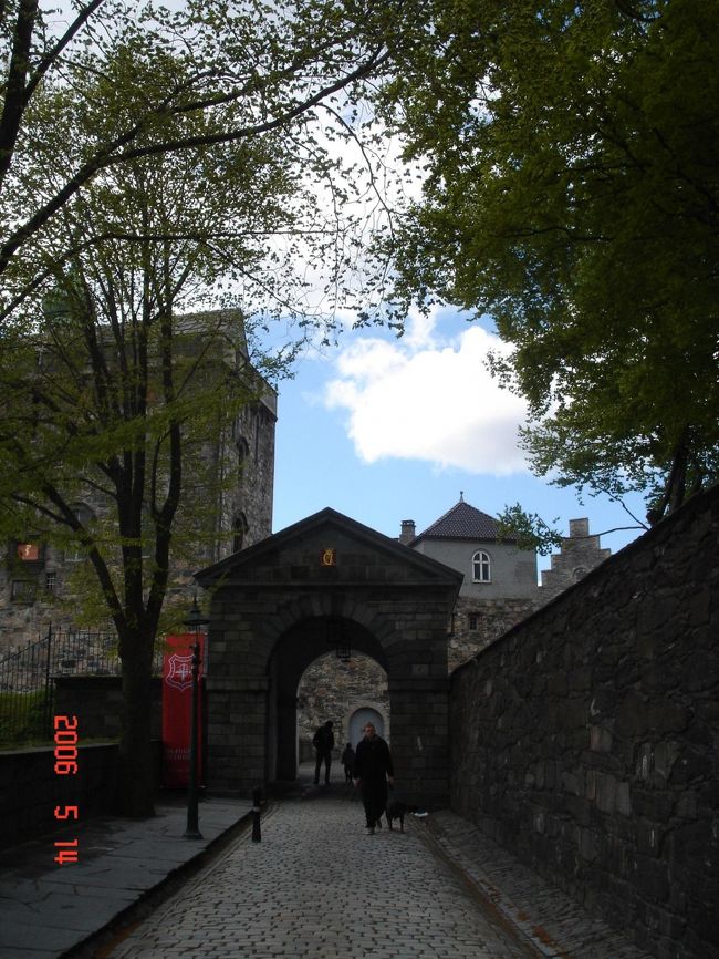 ホーコン王の墓へ。