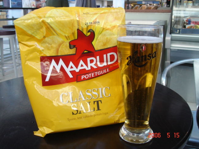 空港でつまんだビールとポテチ。