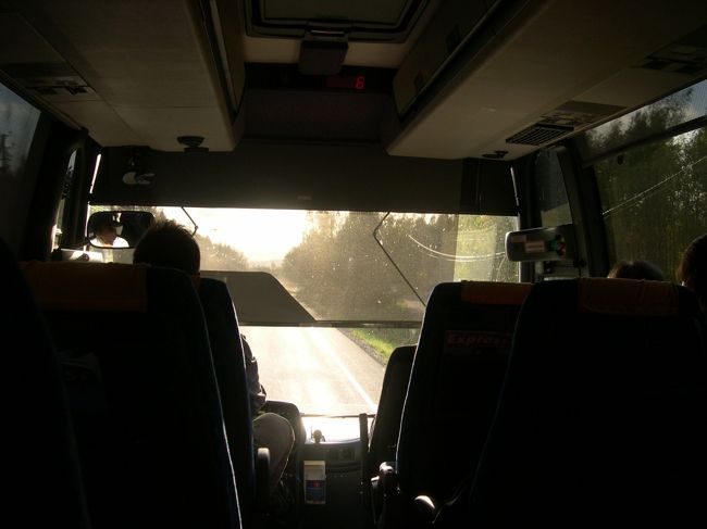 晴れてきた。もうすぐTurkuだ。バスターミナルにつきそこから7−8分荷物をひきづり、Kauppatoriの前のホテルへ。夏時間なのでなだ明るい。