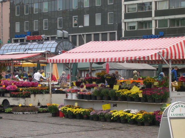 はなやさん。次に見たものがとても面白く、ホテルのフロントで友人に会うのを待って、もう一度Kauppatoriに向う。