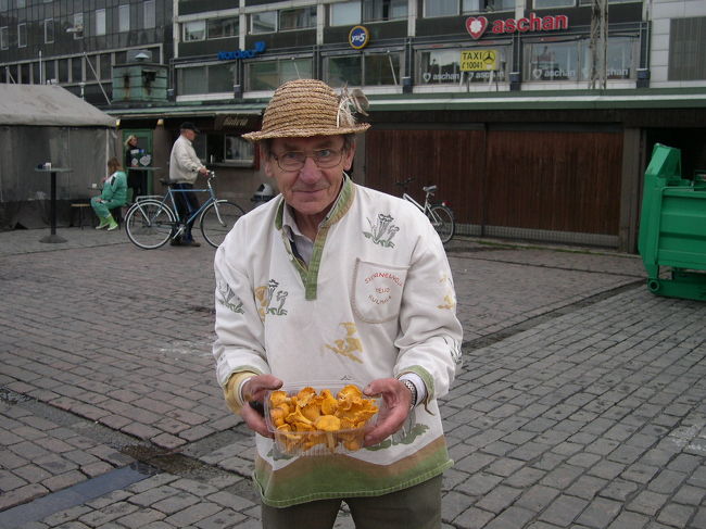 かれがきのこアドバイザー。Keijo　Kulmala氏。<br />ホームページも持っている（フィンランド語）<br />http://www.elisanet.fi/keijo_kulmala<br />