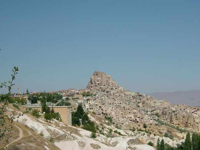 地下都市見学を終えて<br />ウチヒサル城が見える場所へ移動しました。