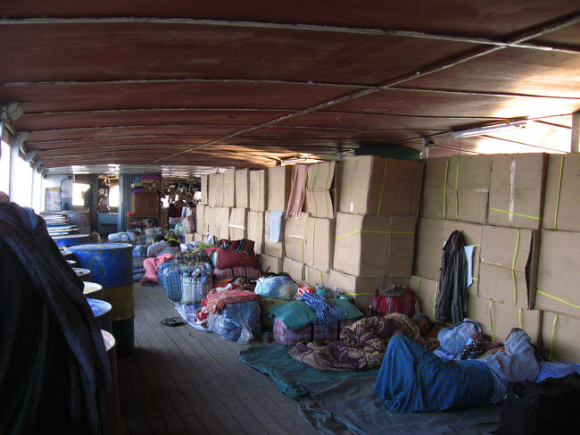 2階右舷側に場所を分けて頂いた。