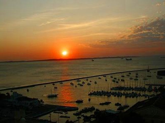 夕日が美しく海上に映える。