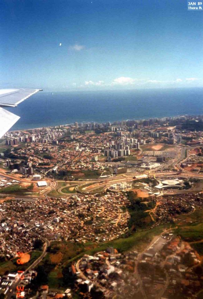 空からー２　　街が見えてきた。