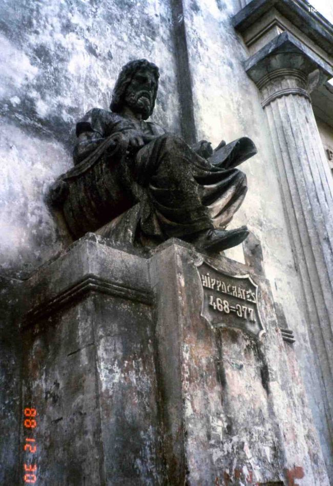 なんの記念碑？