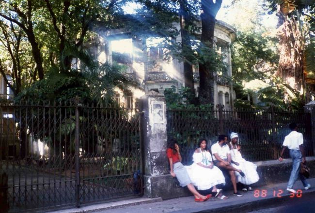 服装がアフリカふうです。