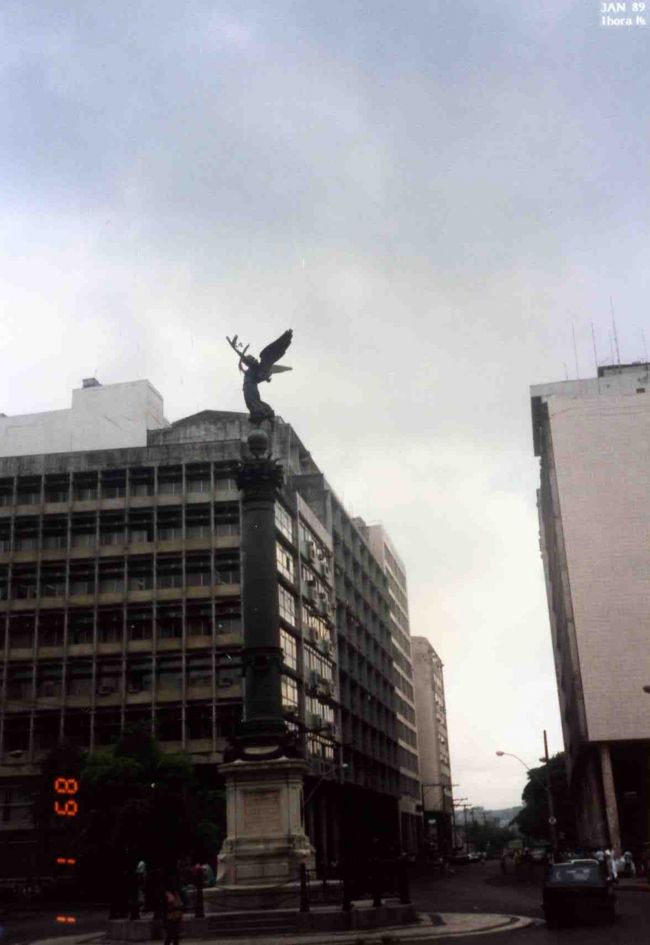 なんの記念、シンボルなの？