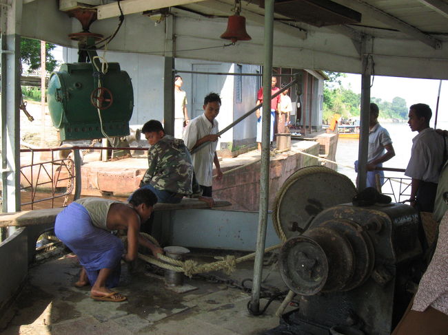 停泊時も大忙しです。