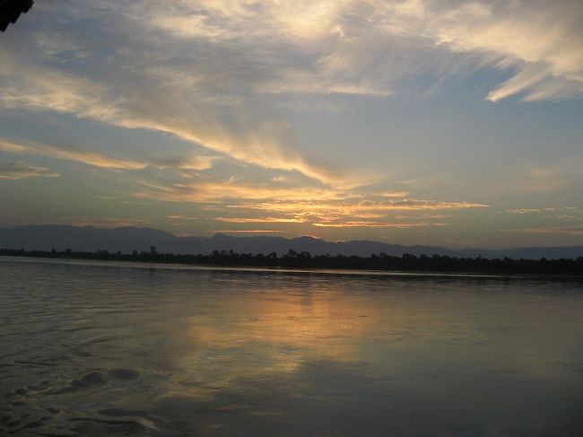 ここから朝日。<br /><br />1日目の朝日。