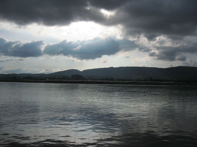 右岸にミングォンも見えてくる。