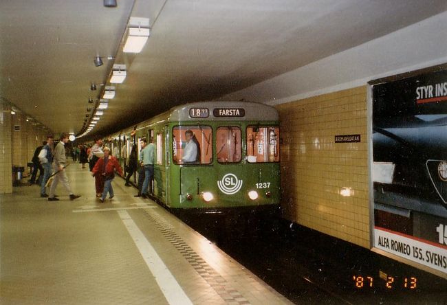 SJがスウェーデン国鉄でSLがストックホルム交通局。<br />正確には交通局かどうか分かりませんがそんな感じ。