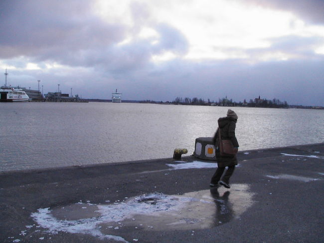 一部凍っています。滑らないで！