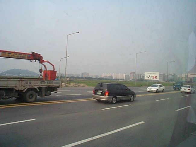 あ、韓国って車線逆なんだ。<br />そんなことも知らずに韓国へ。