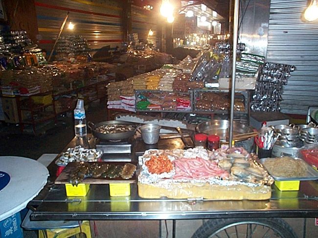 食事したばかりで、おなかいっぱいで食べられなかった屋台