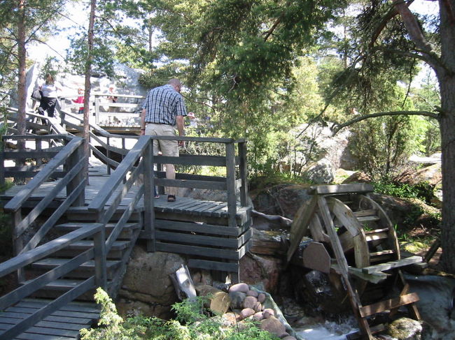 こんなのとか、つり橋を渡った先にムーミンたちが住む世界があります。楽しみ。