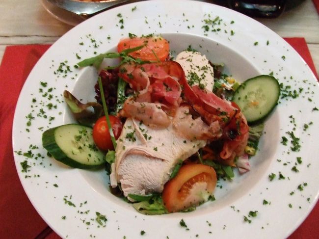 サラダ、ボリューム満点。