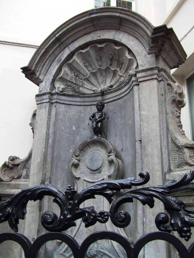 ブリュッセルに来たら、一応この子も見ておかないと。<br />今日は服着てませんでした。<br />ちっこい。