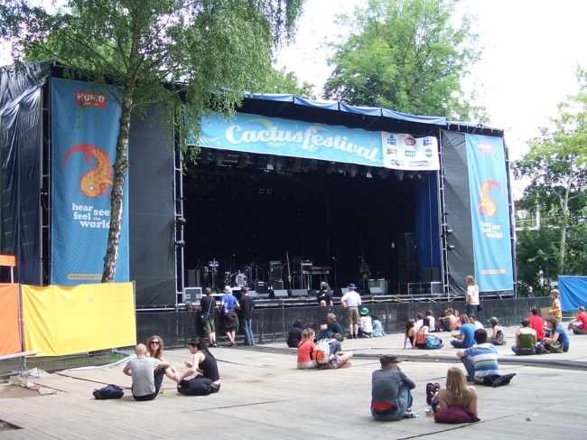 スカパラは一発目。<br />ひ、人がいない〜〜(ToT)/~~<br />盛り上がるかしら、、、<br />