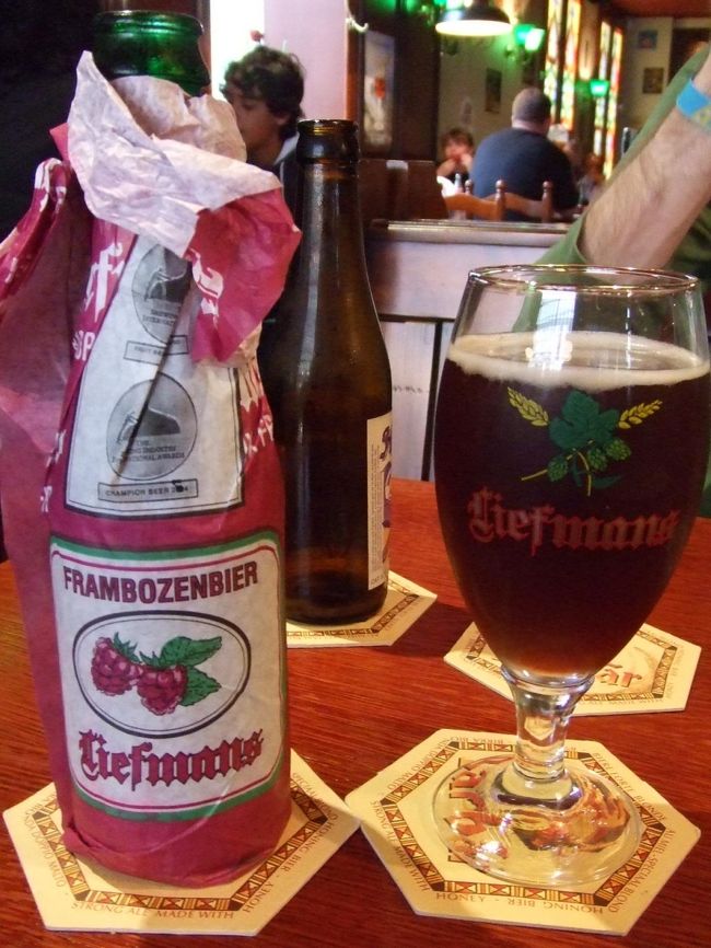 このお店には400種類くらいビールがあるらしー