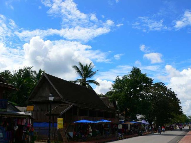 最終日になってようやく晴れてきた。sunny万歳！<br />今日の夕日はきれいだろうなあ、けれど悲しいことにその頃はハノイ。<br /><br />最後のマッサージはたっぷり３時間のコース。<br />アロマテラピーの全身ラオマッサージ、ヘッドマッサージ、そしてフットマッサージ。<br />