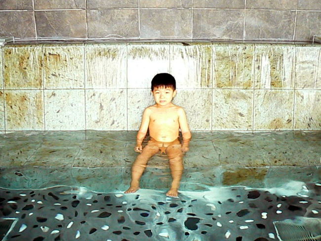 背中をお湯が流れます