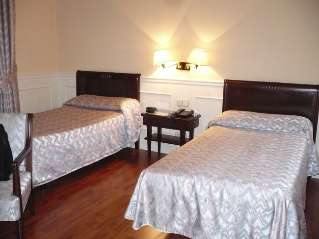 今回利用したオテル・コルテッソ３星、ソル、マヨー<br />ルに近く非常に便利なオテルです、レセプションも<br />親切で部屋もそこそこ気に入りました。