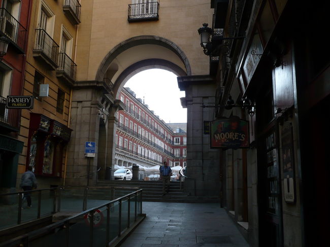 マヨールへ散歩、オテルより歩いて３分。