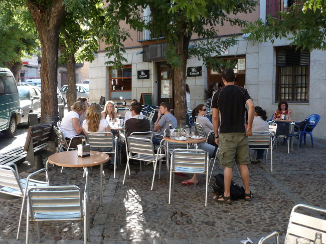 カフェテリア場所は不明、トレドでは有名な場所<br />以外は、ほぼ不明、自然に観るべき所に出てくる<br />のがトレドです。